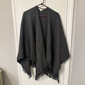 🎉 2X HP 🎉 Coldwater Creek Gray Fringed Open Poncho Shrug Sweater